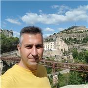 Profesor de Química imparte clases de química a estudiantes de ESO y Bachillerato